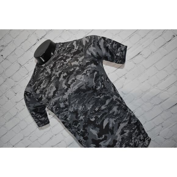 Under Armour Gym Shirt Mens Size XS Extra Small Performance HeatGear Gray Camo - Picture 3 of 7